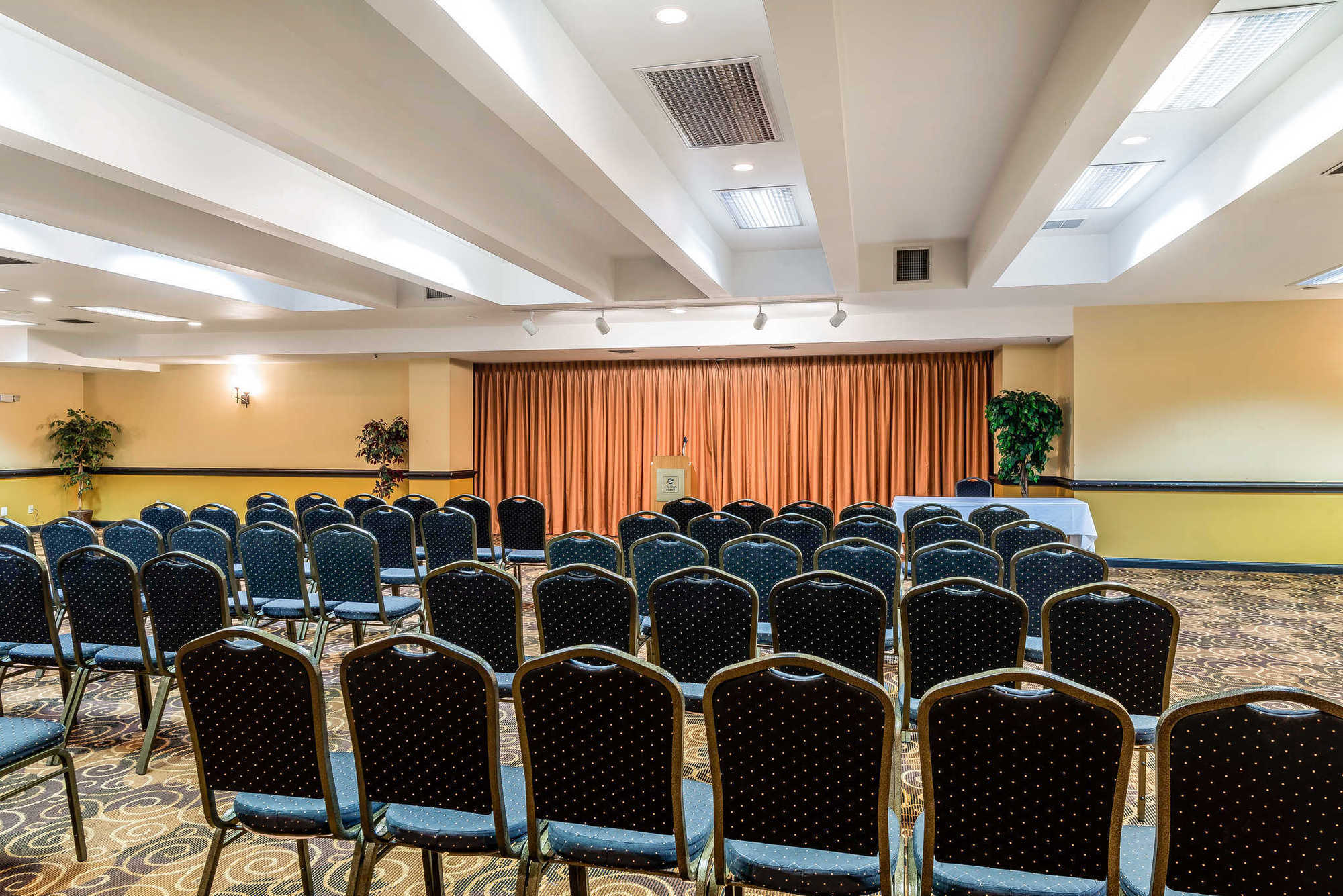 Clarion Hotel & Conference Center Колорадо-Спрингс Удобства фото