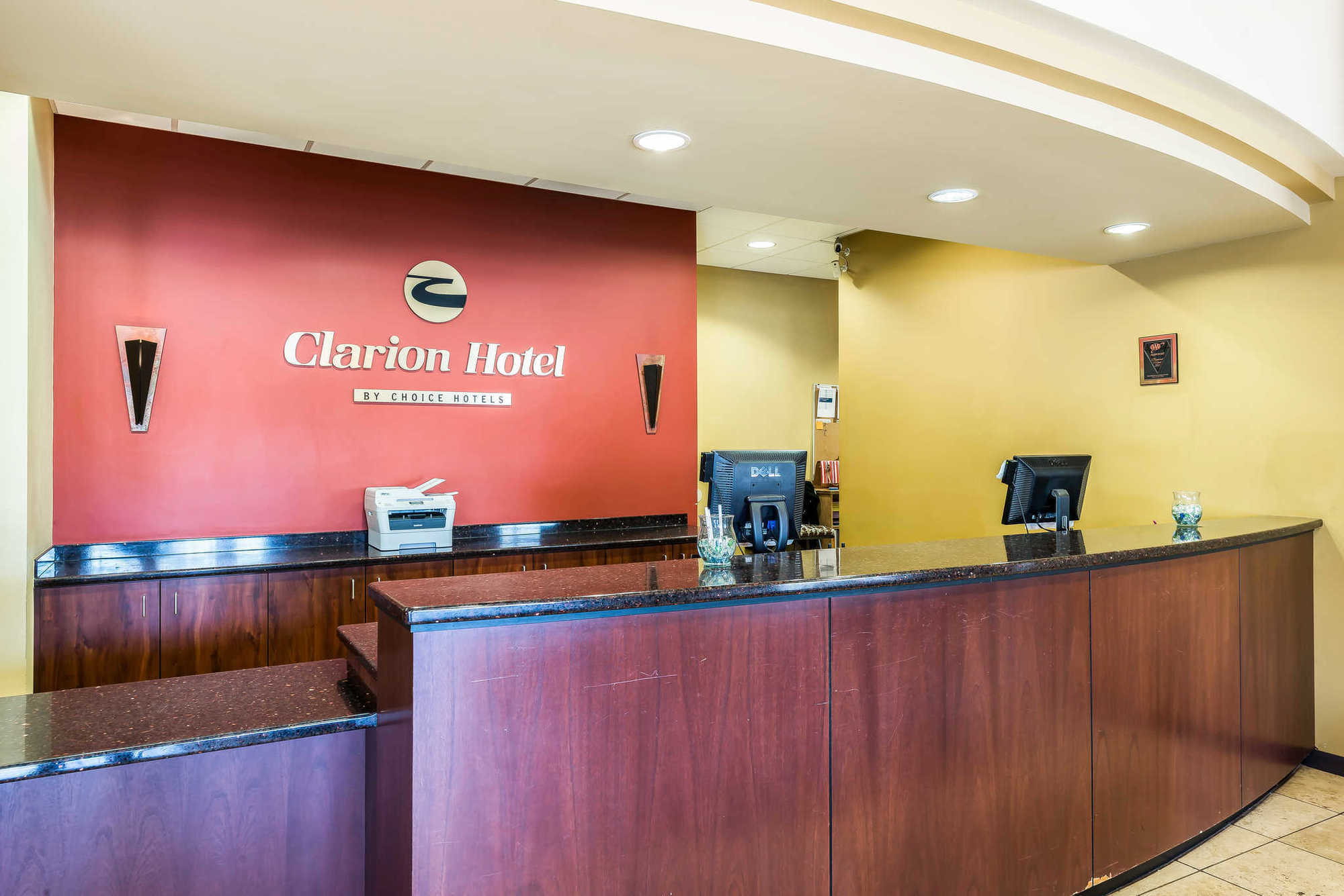 Clarion Hotel & Conference Center Колорадо-Спрингс Интерьер фото